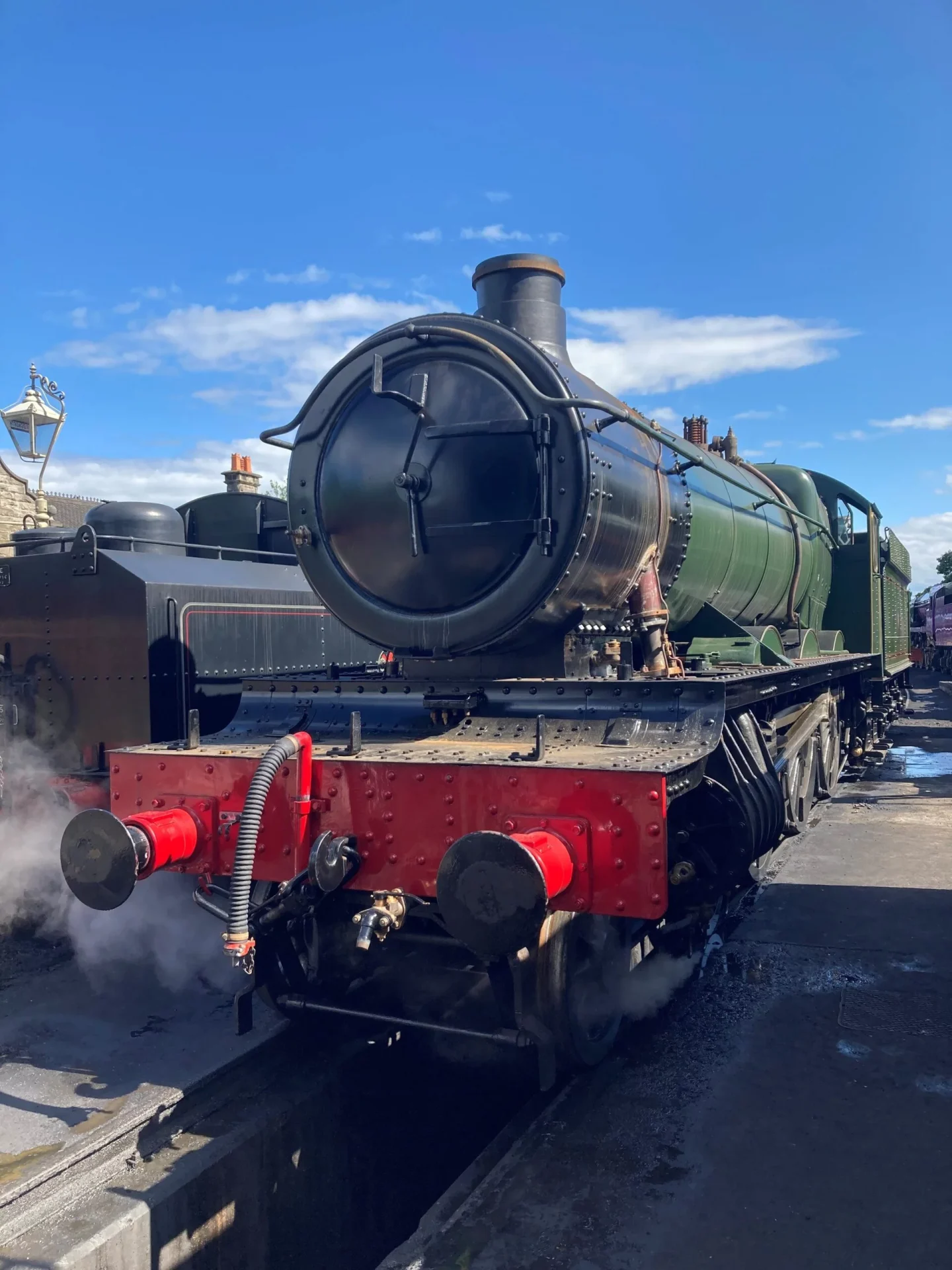 4930 ‘Hagley Hall’ moves under its own power