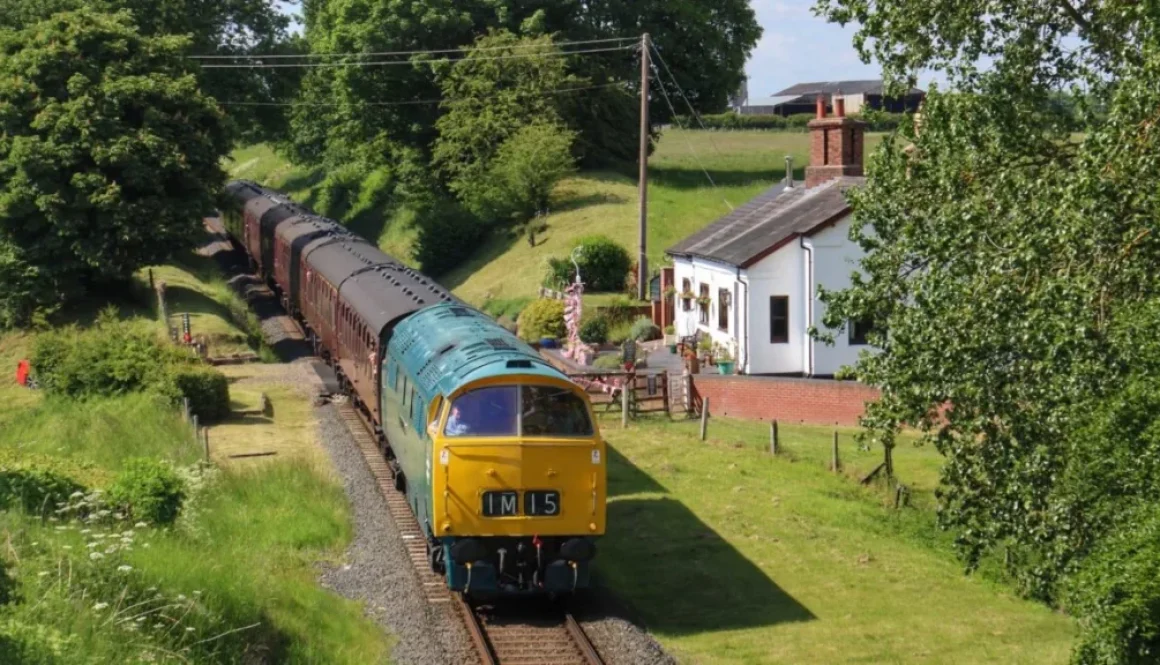 D1040-Western-Queen-passes-Crossing-Cottage-in-sun-pic-taken-from-bridge-with-3.55-from-Bridgnorth-Jason-Hood-1170x658