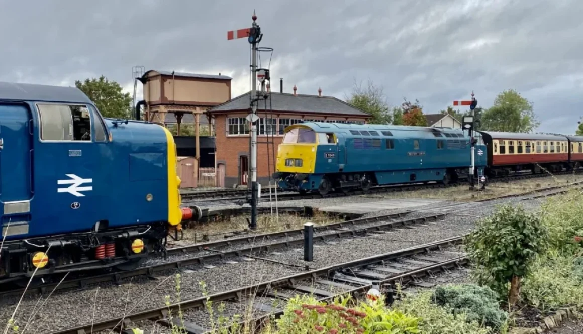 D1040 Western Queen pulls in to Kidderminster Station as Deltic 55009 prepares to depart credit David Bissett