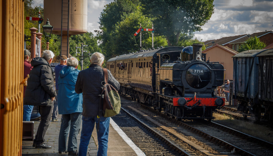 7714 with people on the station, Anthony Carwithen