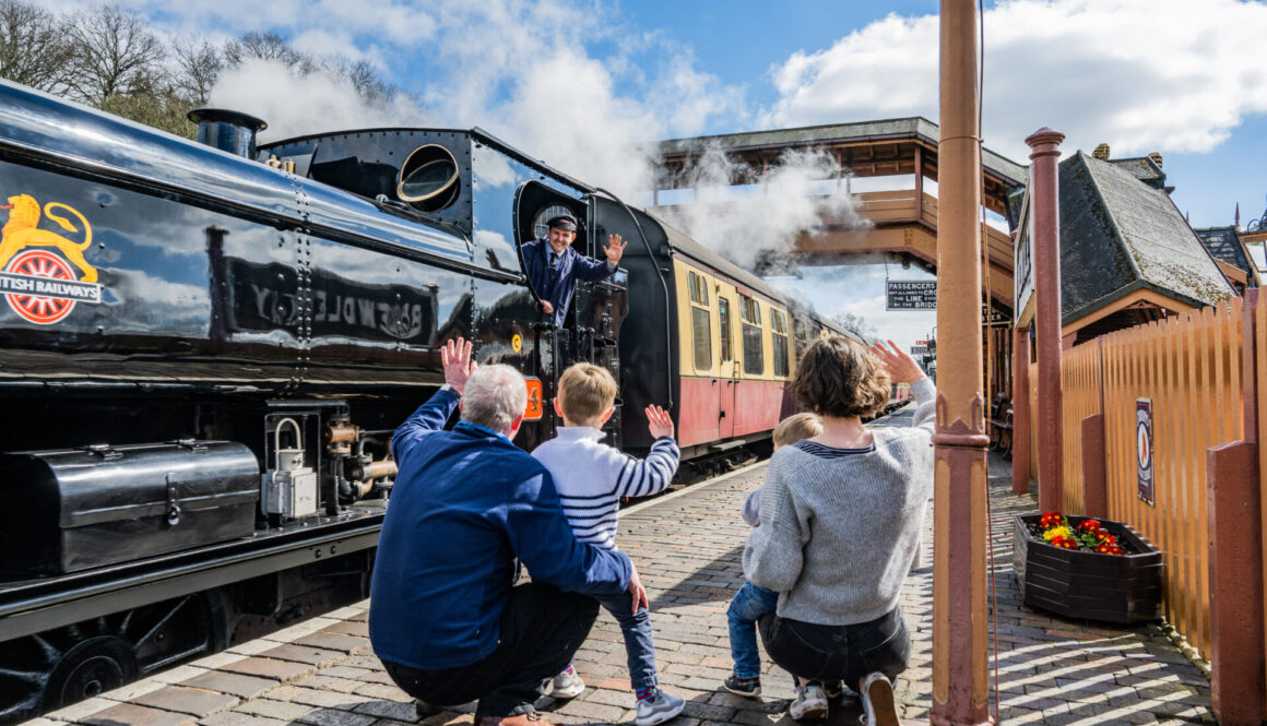 Family enjoying the Severn Valley Railway
