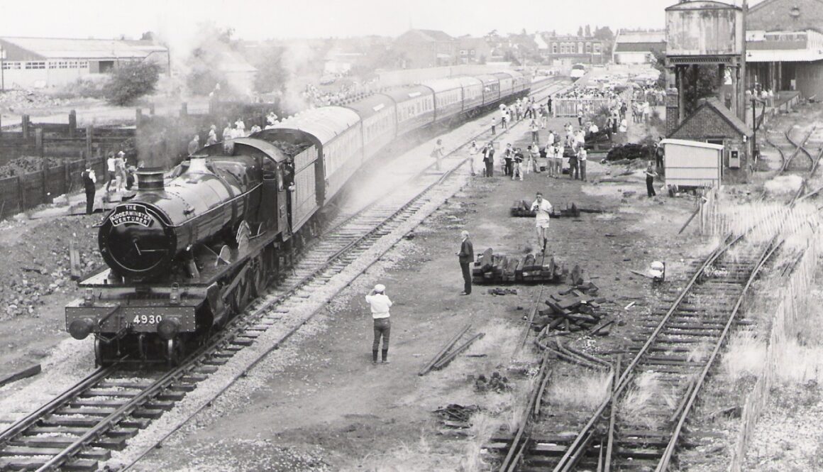4930 leaves Kidderminster, to mark the opening of embryonic station 30th July 1984 c Brian Tromans