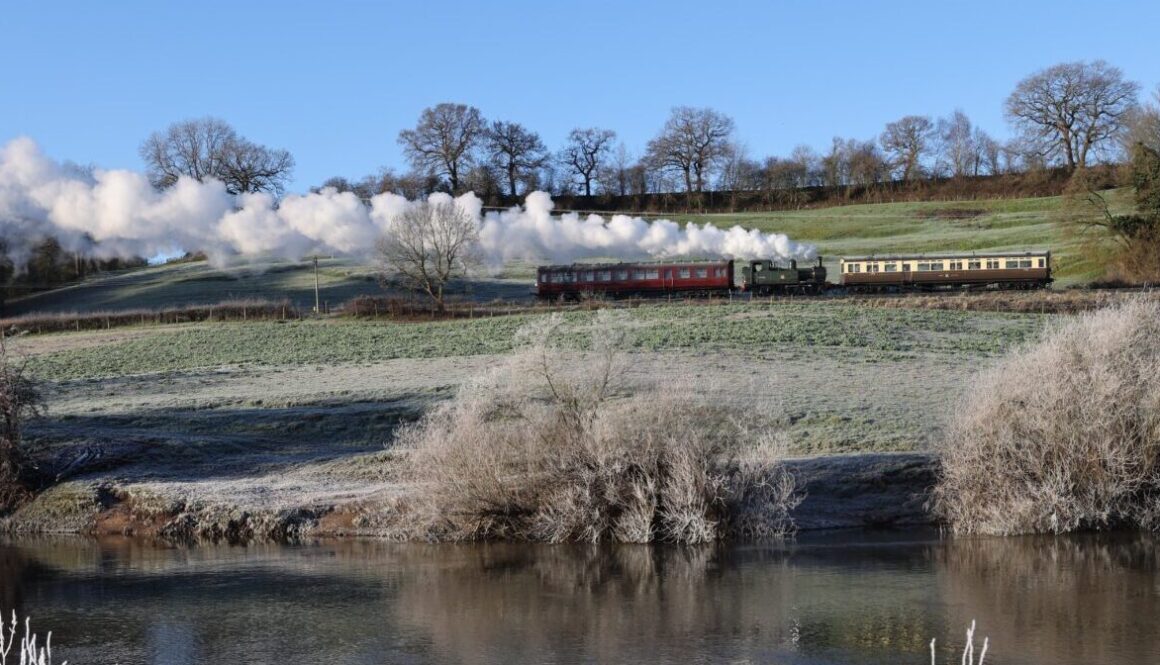 The Autotrain, hauled by 1450, alongside the river Severn. KEITH WILKINSON